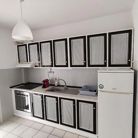 Helena's 2 Apartment