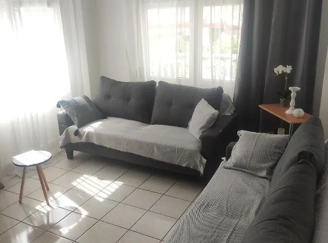 Helena's 2 Apartment